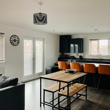 Spacious Newly Built Apartment Rhos On Sea, Colwyn Bay Экстерьер фото