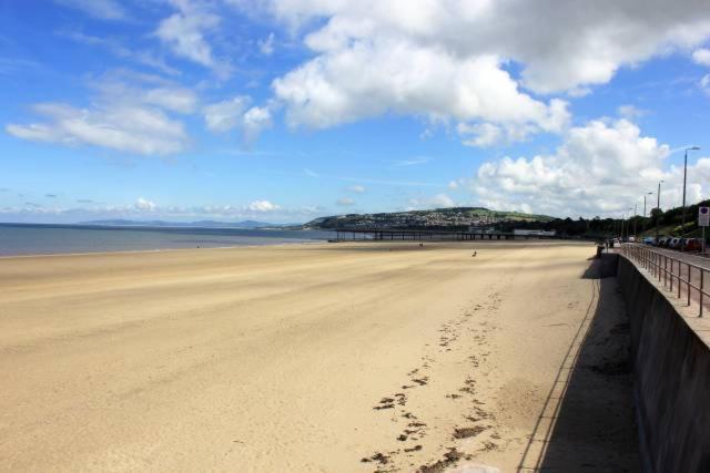 Spacious Newly Built Apartment Rhos On Sea, Colwyn Bay Экстерьер фото